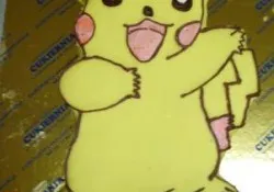 Tort w kształcie Pikachu