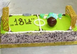 Tort w kształcie boiska piłkarskiego