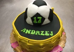Tort z piłką nożną