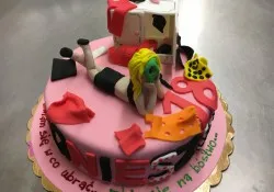 Tort na 18 urodziny