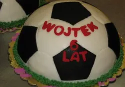 Tort w kształcie piłki nożnej