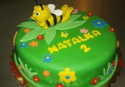 Tort z Pszcz&oacute;łką Mają
