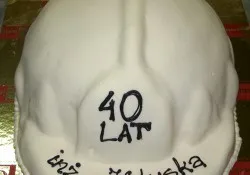 Tort w kształcie kasku