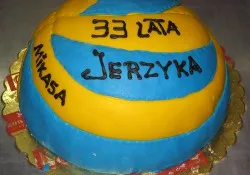 Tort w kształcie piłki do siatk&oacute;wki