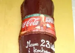 Tort w kształcie butelki Coca-Cola