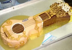 Tort w kształcie gitary
