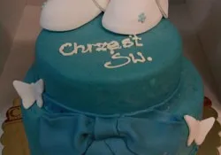 Tort piętrowy na chrzest z bucikami