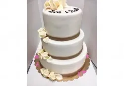 Tort piętrowy na wesele