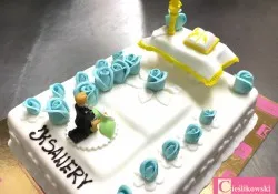 Tort na I komunię w kształcie ołtarza