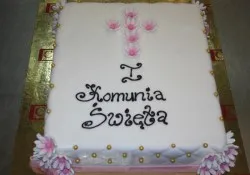 Tort na I komunię ze znakiem krzyża