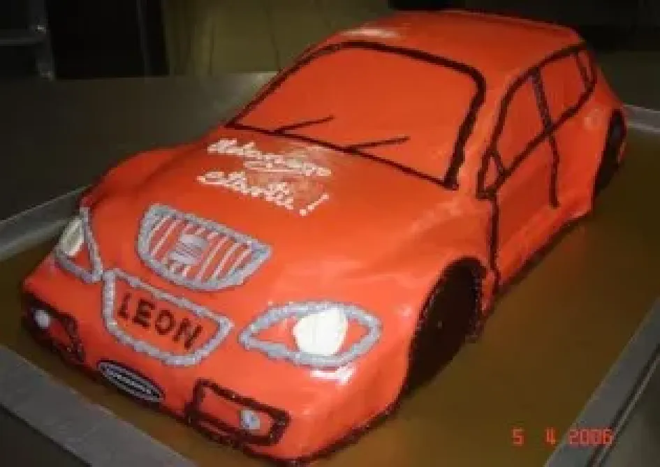Tort w kształcie samochodu Seat