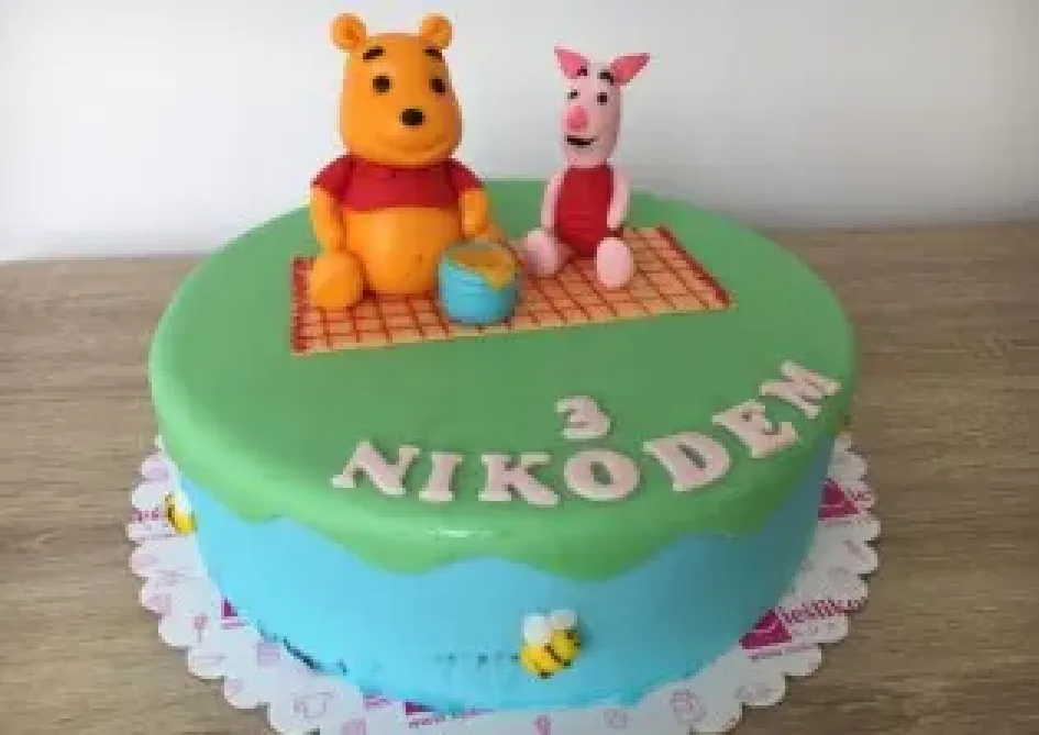 Tort z Kubusiem Puchatkiem i Prosiaczkiem