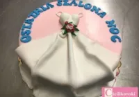Tort w kształcie sukienki
