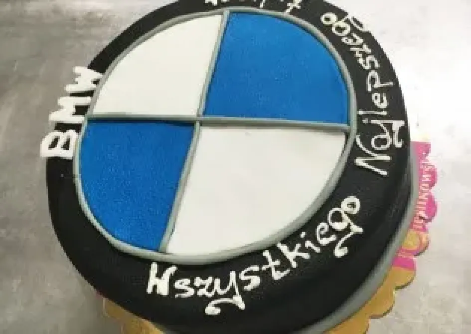 Tort w kształcie loga BMW