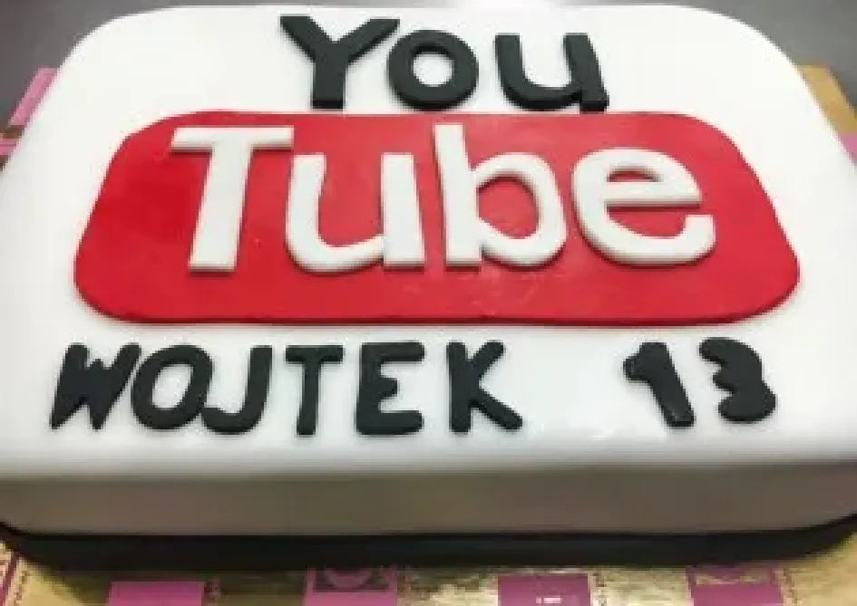 Tort z logiem You Tube