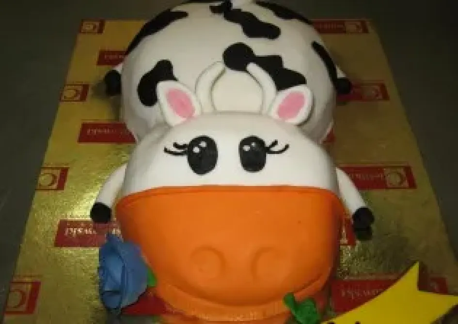 Tort w kształcie krowy