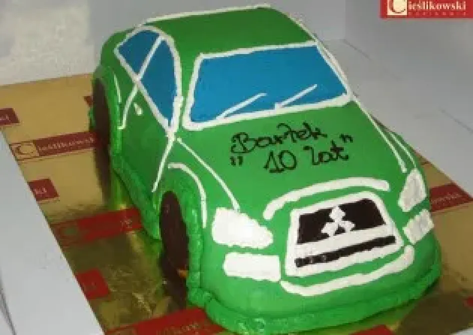 Tort w kształcie samochodu Mitsubishi